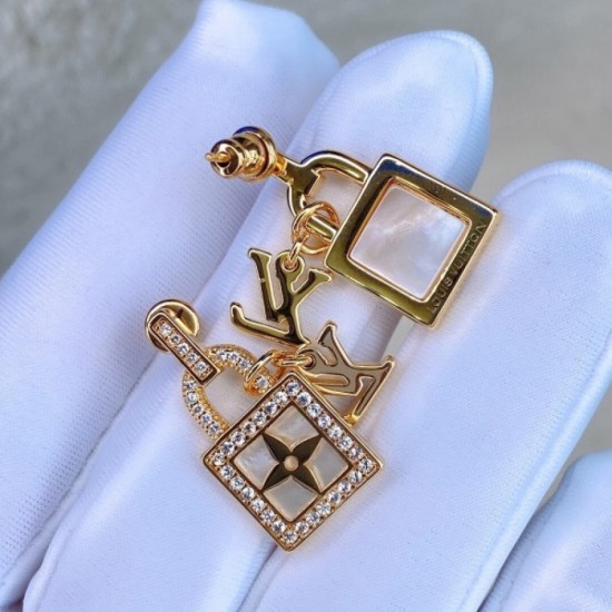 Novel style earrings 2023SS LOUIS VUITTON Louis Vuitton Novel style earrings 2023SS LOUIS VUITTON Louis Vuitton